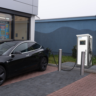 60KW 1000V 3 Pin CCS Combo 2 DC Ev Charger สําหรับ Benz EQC CE อนุมัติ OCPP OCPP 1.6J/1.5J
