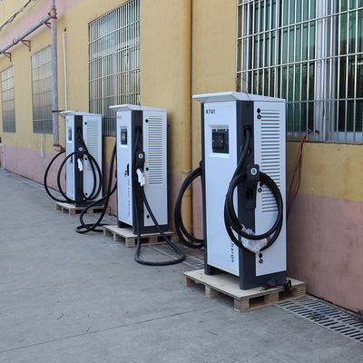 สถานีชาร์จเร็วรถไฟฟ้าพลังงาน 120kw 3 ขั้นตอน ชาเดโม CCS1 CCS ประเภท 2 ชาร์จเร็ว DC EV